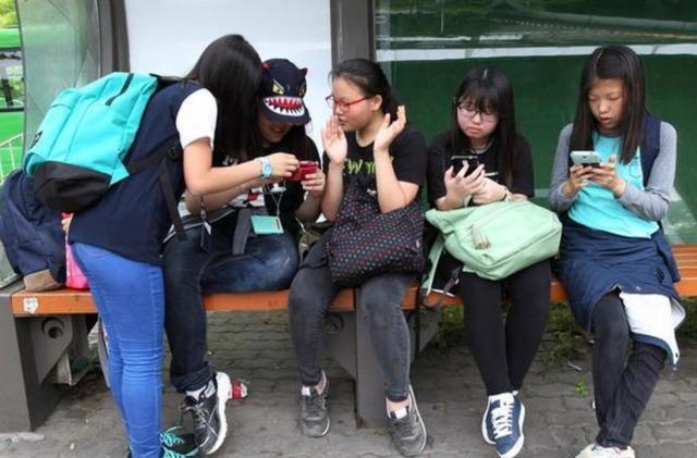 |初中生不能有手机?班主任:家长要给孩子买手机,否则易吃大亏