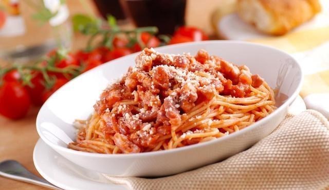 大脑：脑梗的“源头”被拆穿，再三强调：4种食物，劝你切莫贪嘴