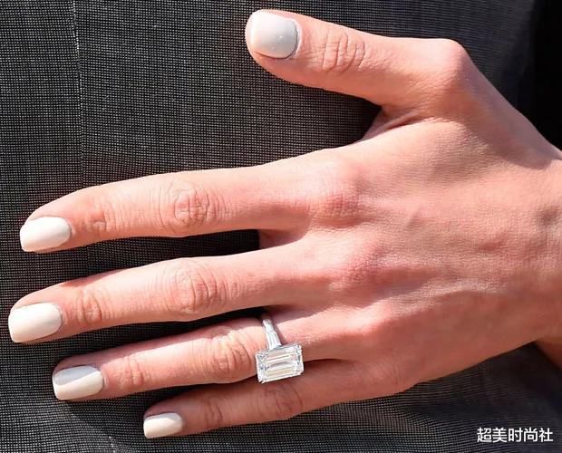 律师|她是最会穿的性感律师，日常服装费要30万，却嫁大17岁的花花公子