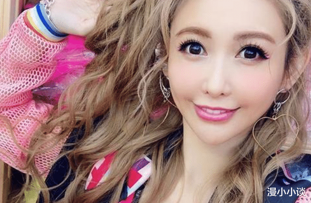 简恺乐|简恺乐出生家庭不富裕，钢琴学费交不起，凭借自己努力成为明星