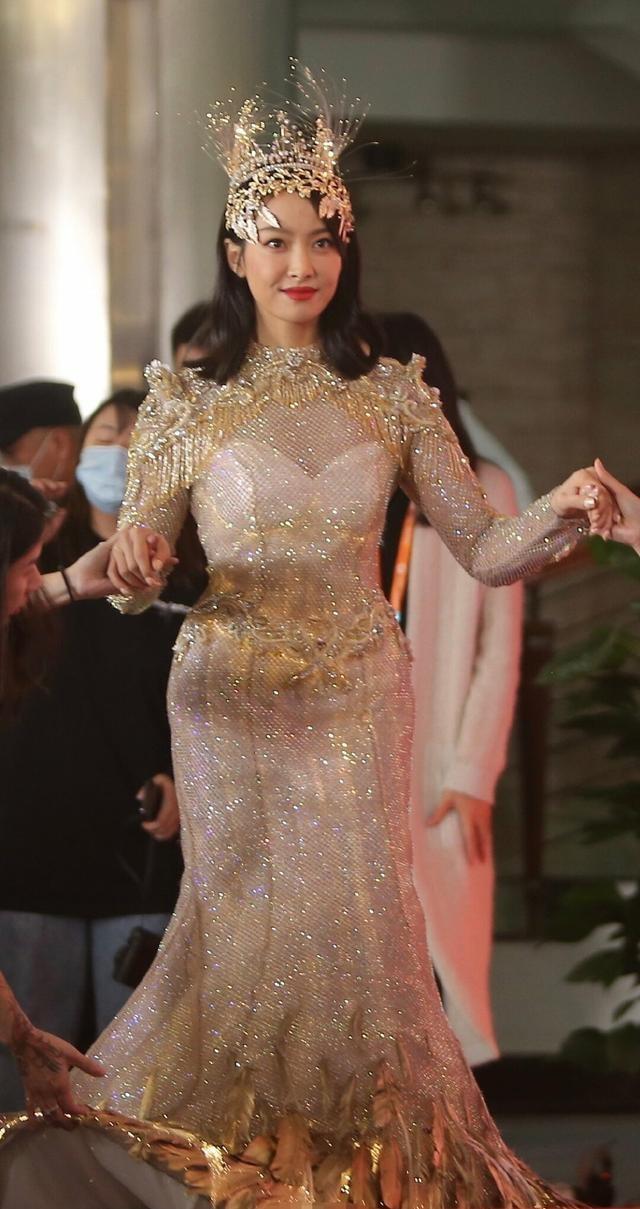 李小璐|金鹰奖晚会，李小璐片段被删！引粉丝不满，为何同为污点的他能红