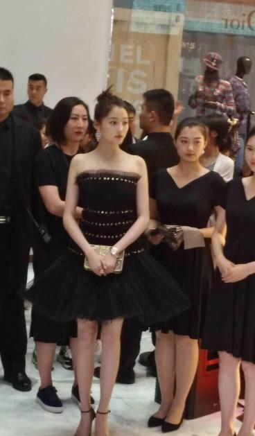 夏洛特烦恼|赵露思“女演员都很瘦，一上镜就显胖”。滤镜放大的是观众的目光