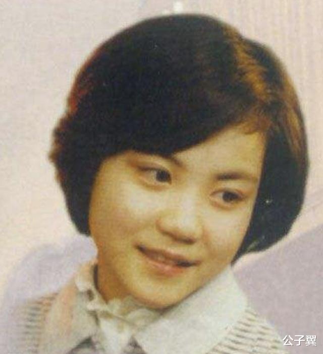 王菲@王菲出生到小学的私人相册曝光，牵出一段出道前的隐秘往事
