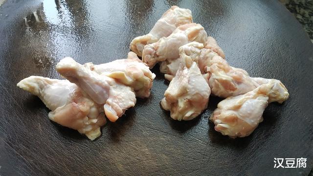 ：蒜香鸡腿的做法，我家经常吃的一道美食，又香又好吃，味道很棒
