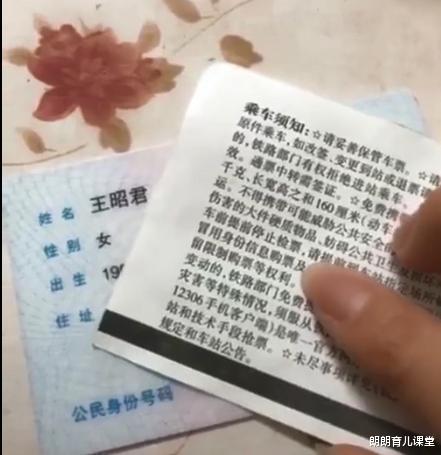 女孩|女孩姓“关”,老师上课时从不叫她答题,老师:这名上课哪敢叫