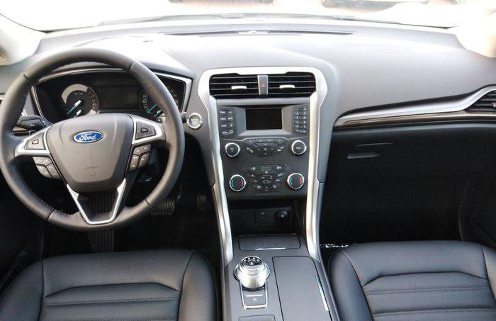 宝马1系@先开福特蒙迪欧，再开宝马1系，问及感受，车主发自内心说了感受