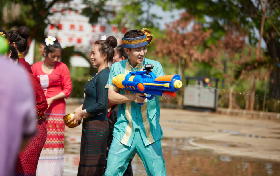 向往的生活@《向往的生活》动真格了？蘑菇屋最大难关全让任嘉伦碰上了