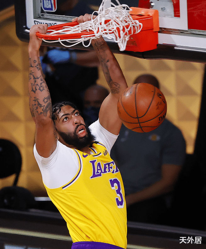 马力|浓眉关键三分结束比赛悬念！湖人触摸到冠军，詹姆斯再创历史第一