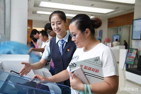 银行|富豪到银行办业务,柜员两个字将他激怒,他一气之下取走几亿存款