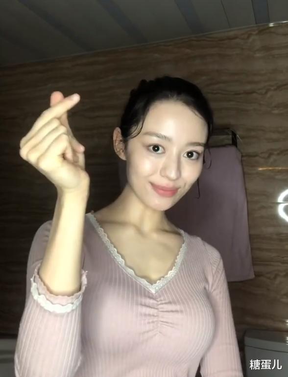 明星素颜|郎朗老婆素颜崩了之后，出门又被拍，本人确实不漂亮！