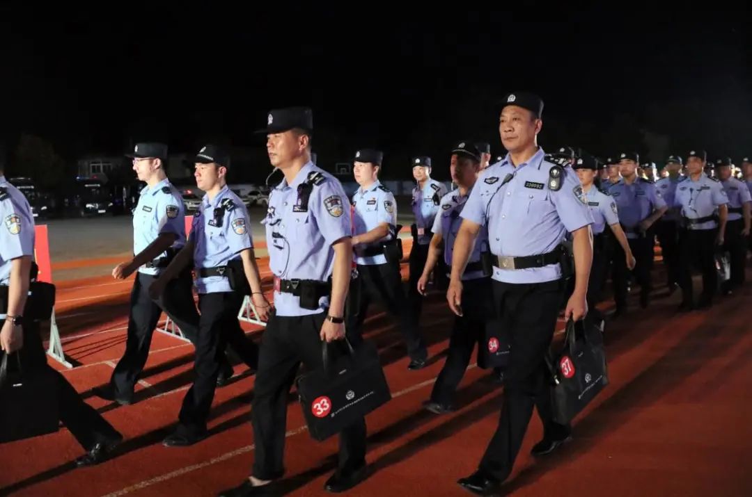 平安徐州|徐州500余名警力集聚贾汪广场小区“梳网清格”集中清查