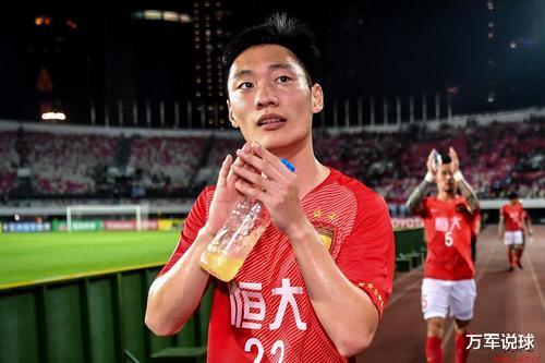 #中国足协#足协惹球迷吐槽:欠国内没事,欠国外就受罚,双标还是欺软怕硬?