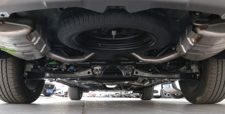 哪吒u▲没有令国人失望的国产中型SUV，颜值比X3大气，销量赶超汉兰达