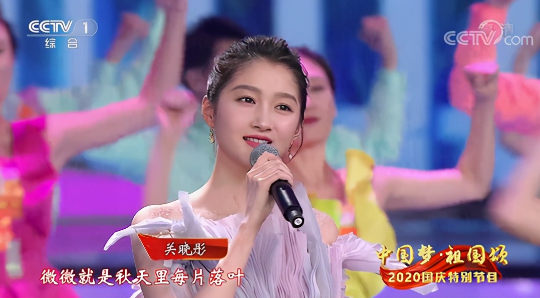 央视|央视中秋晚会女星集体发福，杨紫欧阳娜娜肚腩明显，唐嫣双下巴