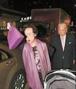 「李嘉欣」李嘉欣入豪门身不由己，婆婆：“不想生孩子就滚蛋，豪门不留人”