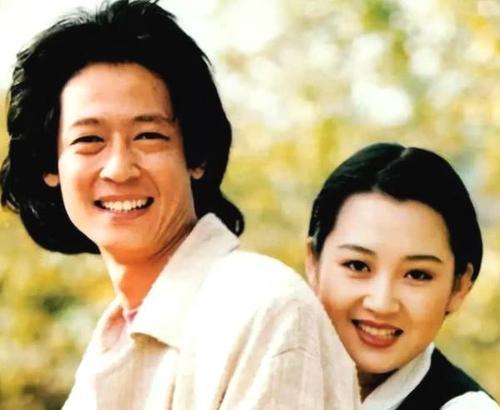 许晴|51岁的许晴不婚不育，她终于承认：如果他没有死，我已是孩子妈