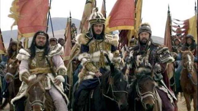 成吉思汗@成吉思汗口渴欲喝水，爱鹰却多次打翻水杯，怒杀之，事后：好险啊