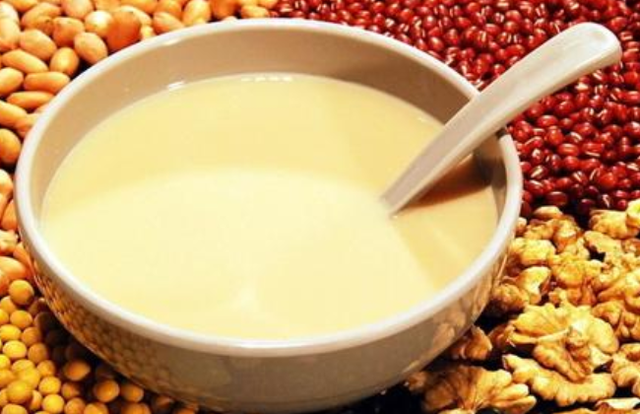 『疾病』女性朋友需注意，每天喝它更容易患乳腺疾病，而不是豆浆