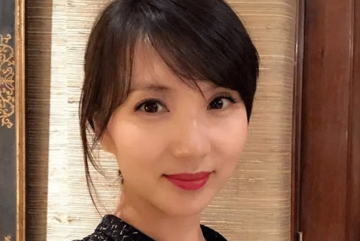 陈好|万人迷陈好一家外出，百亿老公长相英俊潇洒，三个孩子罕曝光