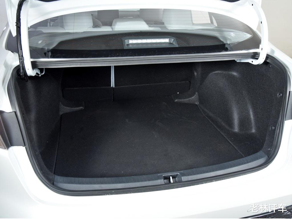 丰田雷凌|了不起的“舒适王”！一公里油耗2毛4，已征服100万车主