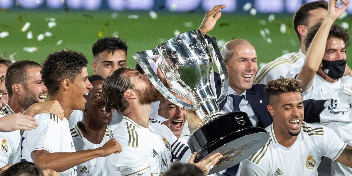 齐达内|中午12点！齐达内确认下赛季留任，豪购3位超巨，J罗本周离队！