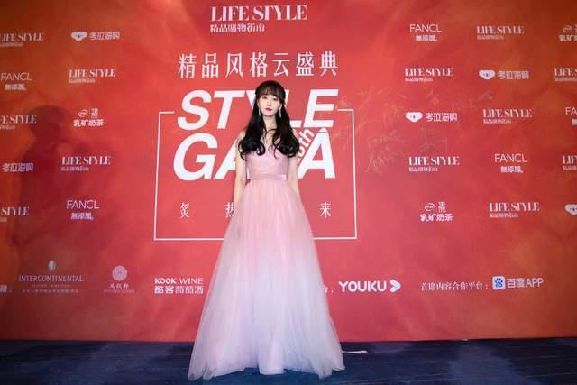 郑爽|郑爽风波后首露面太高调！和大家告别主动退出，状态太好不受影响