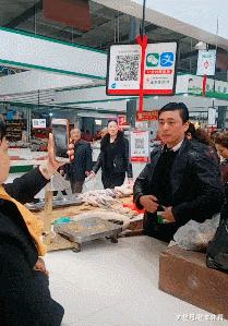 高跟鞋|“姑娘，穿高跟鞋要小心，万一卡在里边可就尴尬了”哈哈哈好细啊