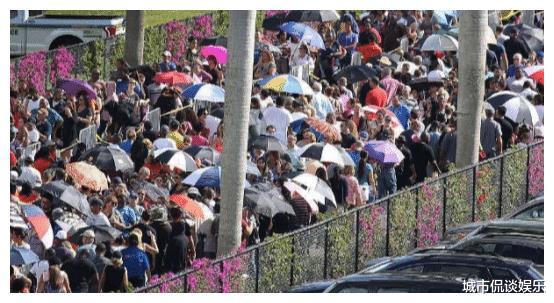 美国|美国人怒吼:为什么我们天不亮就排四百米长队生存,中国人却不用