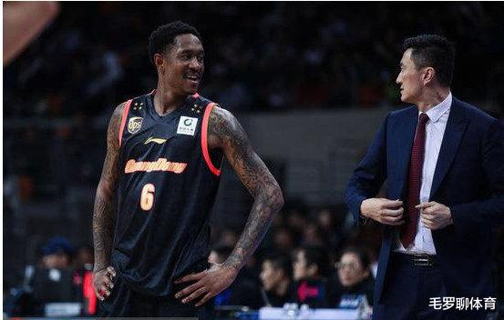 广东男篮|杨毅解析9冠王争议操作,美国一天7.8万却还接外援,去年干过这事