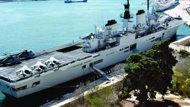 张召忠|张召忠预言成真,掏空国库建两艘6万吨巨舰,只能靠岸“晒太阳”