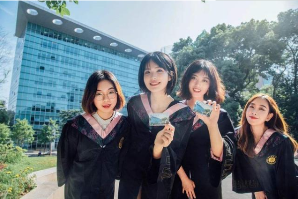 高校|大学中“美女偏多”的4大专业，适合男生报考，就业交朋友都不愁