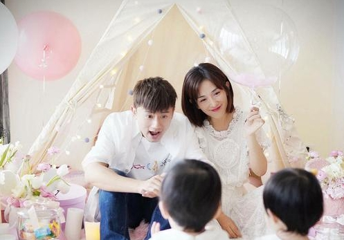 「娱乐圈」娱乐圈很恩爱的4对夫妻,最后一对为了不离婚,将结婚证都撕了!