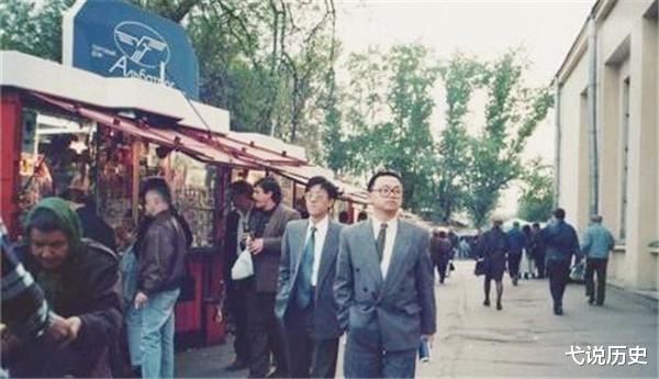 弋说历史|父母双亡，嫂子卖嫁妆供他读书，如今身家百亿，他如何对待哥嫂的