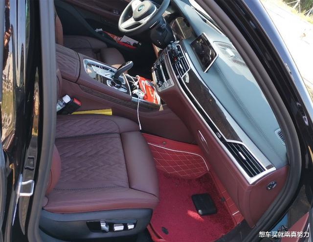 宝马7系■福建商人花113万买到宝马740行政运动版，客户看到车牌时直呼漂亮