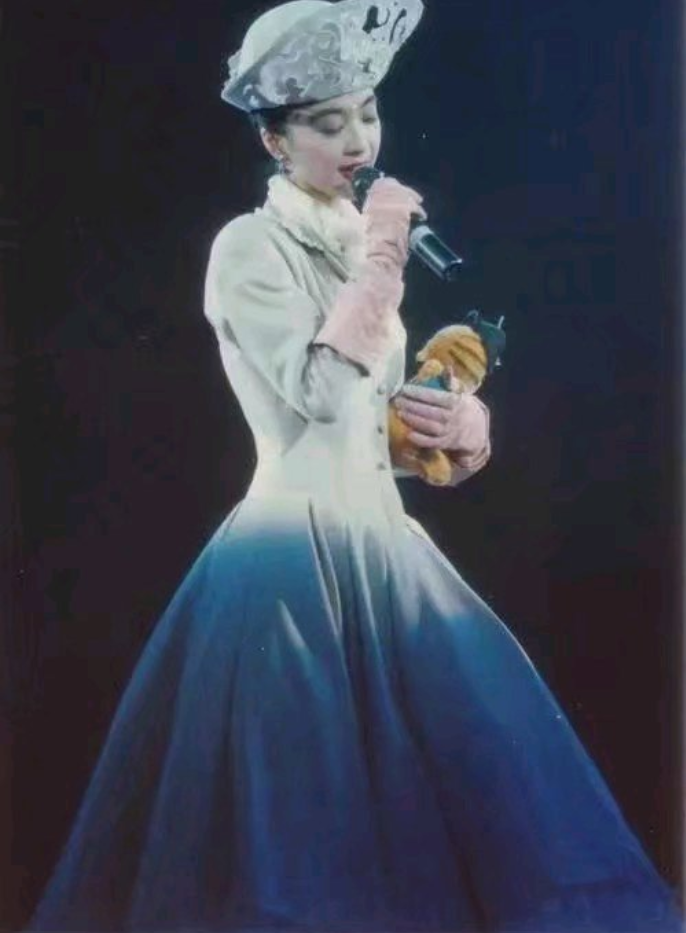 张学友|她是被四大天王“簇拥”天后！曾拒刘德华，迷倒黎明，带红张学友