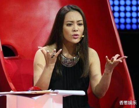 乐嘉:乐嘉:20岁当爹,三婚娶哈佛学霸后蛋碎了,如今转行后过得咋