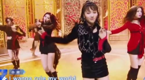 「lisa」难怪不让Lisa和学员同台，镜头扫过这一幕，这腿长差认真的？