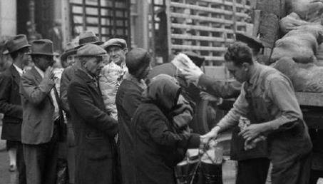 犹太人|美国经济大萧条，犹太人把新鲜牛奶倒掉。也不愿意低价卖给穷人