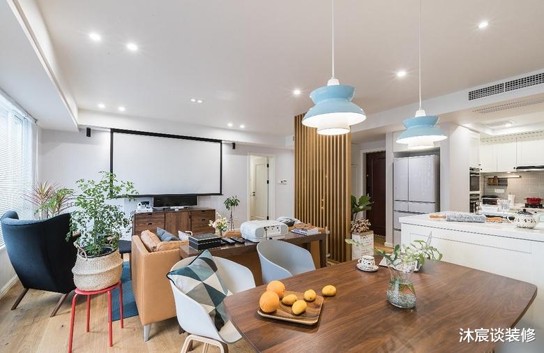 []看了她的新居，才知家简单温馨就好，即便大白墙，同样能令人心动