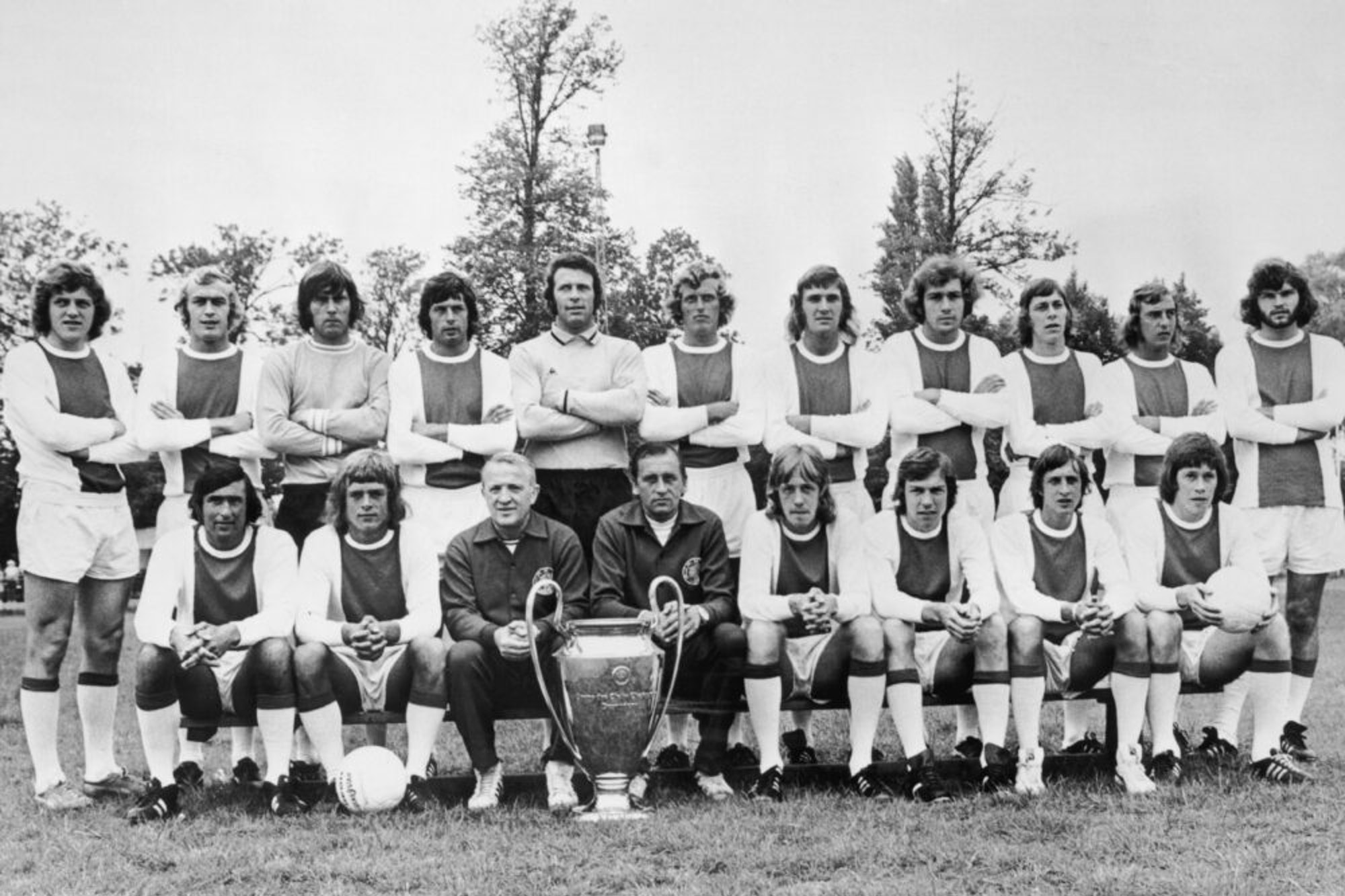 广州恒大▲外媒评五大最强俱乐部：五年四夺欧冠皇马无缘，瓜帅巴萨登顶！