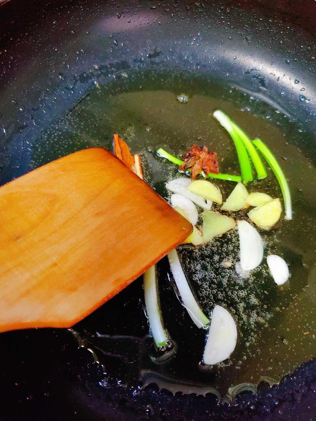 「红烧肉」吃了30年红烧肉,有人放白糖有人放冰糖,大厨:这一步都错了