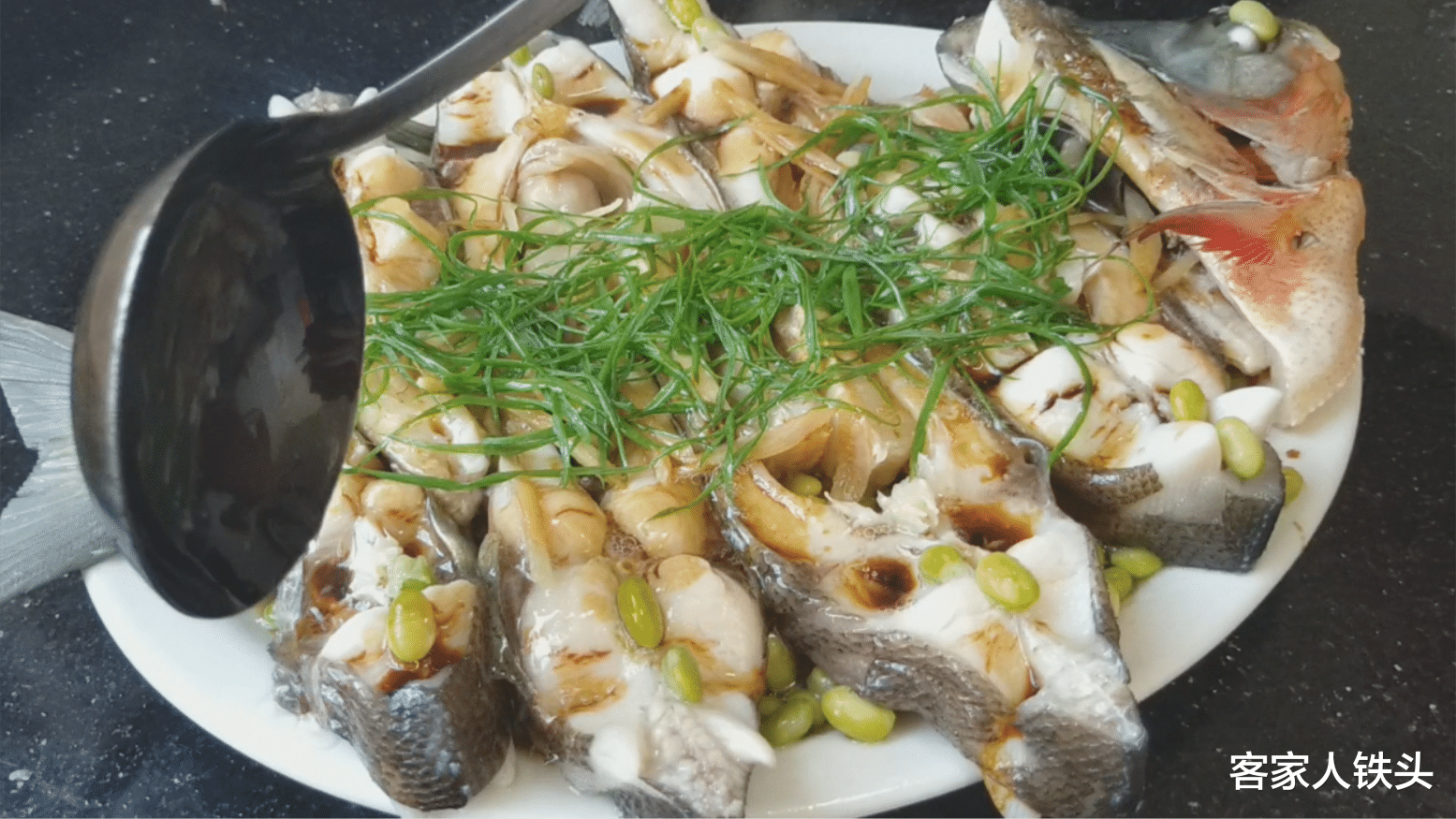 「食材」天热吃鱼,教你懒人新吃法,切一切搅一搅,8分钟出锅营养又嫩滑