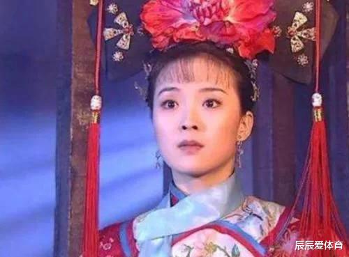 『紫薇』还珠格格：陈家家宴上，为何晴儿只能站着，紫薇和小燕子却能坐着
