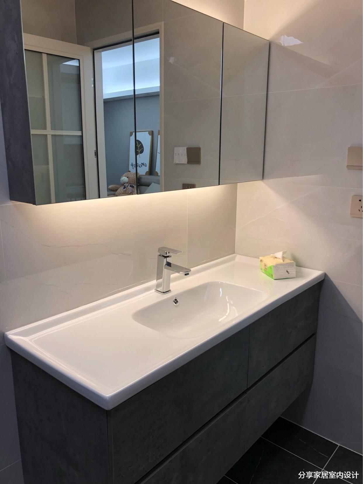 []朋友家刚乔迁的新房，不做电视墙也很漂亮，入户鞋柜非常实用！