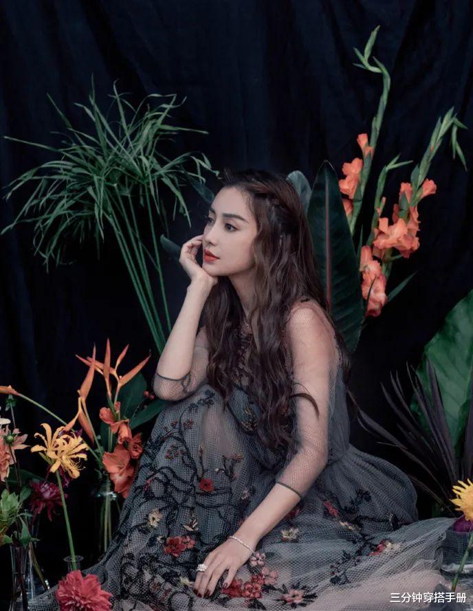 卷发|杨颖是“迪士尼公主”吧？金色长卷发配水手服，回眸一笑百媚生