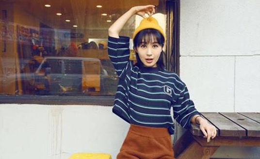 『地板』走进李菲儿住的豪宅,客厅杂物也太多了,跟个杂物房没区别