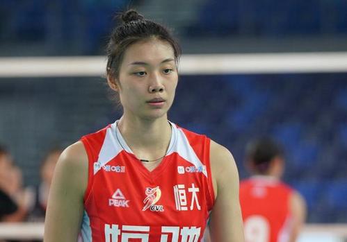 女排|太精彩，女排21岁“黑珍珠”被彻底激活，有望挤掉曾春蕾上位！