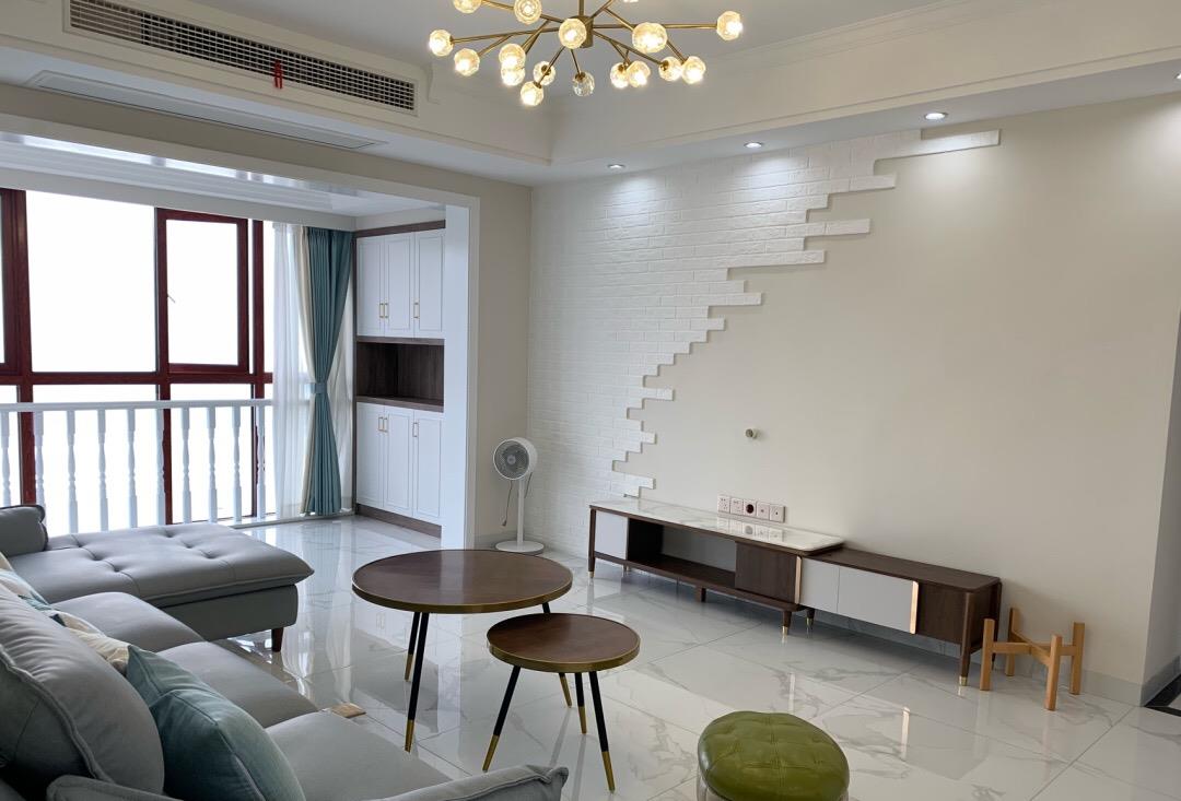 |花了四个月终于完工，普通的装修，餐厅设卡座很实用，太聪明了！