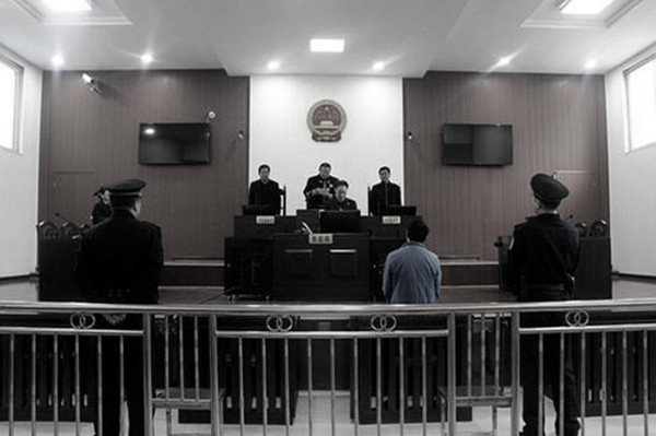 娱乐圈八卦姐 案件回顾：妻子被强奸，丈夫怒杀强奸犯，二人逃逸八年，终自首