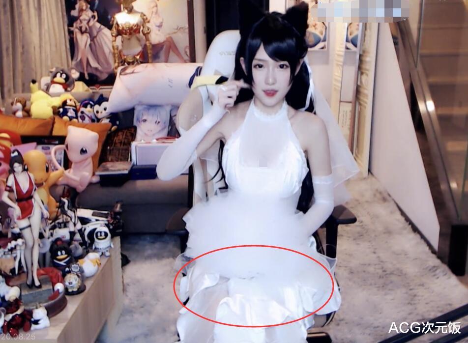 腐团儿|腐团儿婚纱COS战术后退，原以为很安全，摊开裙子后超管来了